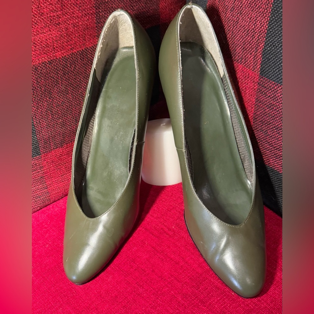 New Port News vintage olive green 3” heels size 9.5 - Picture 3 of 7